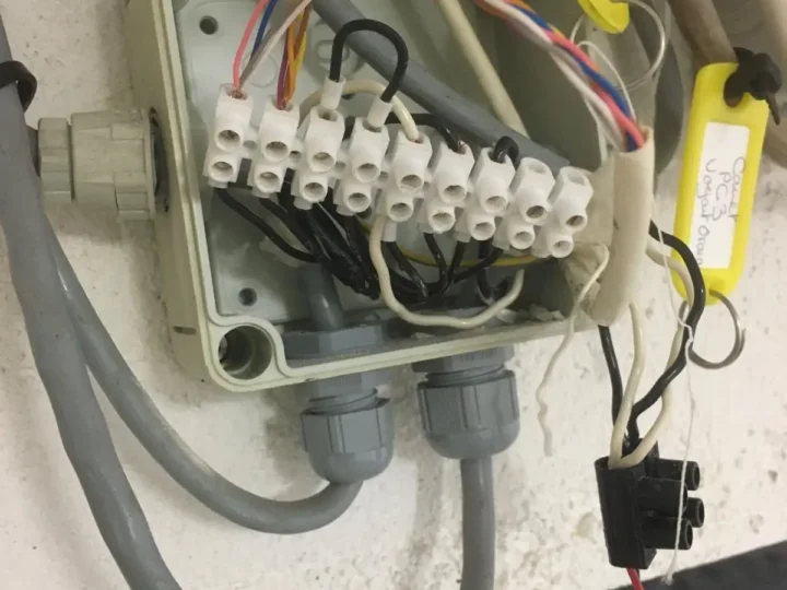 Raccordements électriques en toiture-terrasse (photo 3)
