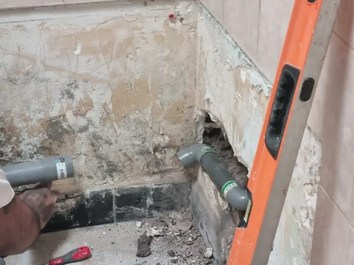 Rénovation complète d'une salle de bain avec douche (photo 2)